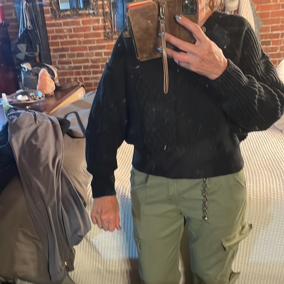 Thick & soft black sweater - Picture 6 of 16